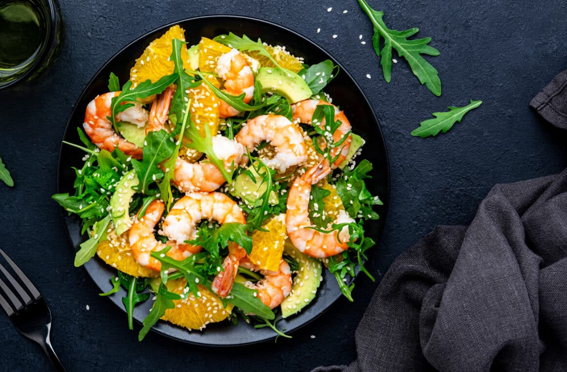 Krabbensalat mit Avocado, Orange, Rucola und Sesam